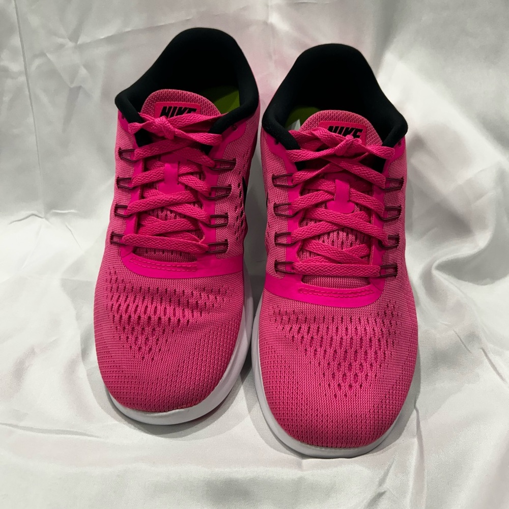 UEC NIKE FREE RUNNING SHOE - Picture 3 of 12